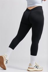 Elevate Dip Back Legging